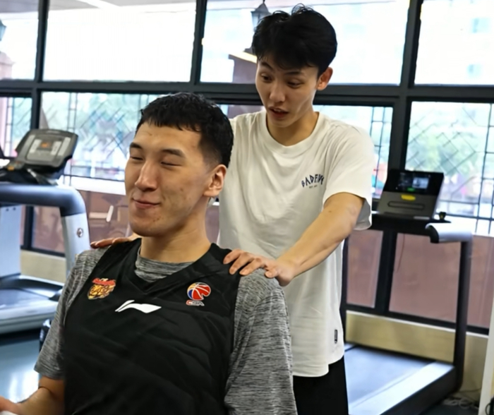 开云平台-广东训练更新！徐杰欺负阿旺，崔永熙麦考尔大汗，奎因萨姆纳搞怪|力量训练|杜润旺|力量|国家队|复出_新浪体育_新浪新闻